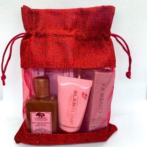 Cute gift bags full of goodies and lashes